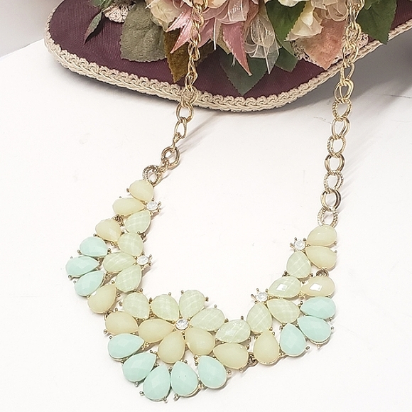 Jewelry - Beautiful Pastel Flower Statement Necklace